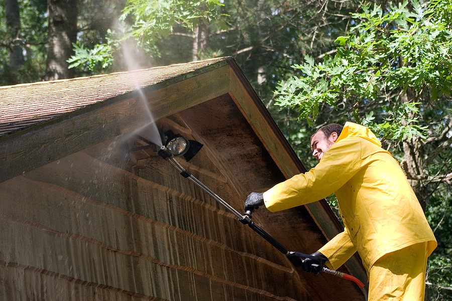 The Difference Between Soft Washing and Pressure Washing benitez pressure washing swfl